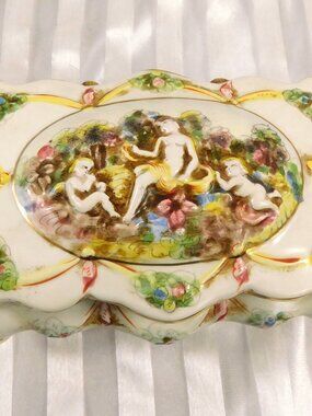 Capodimonte Large Hinged Lid Trinket Dish # 27030